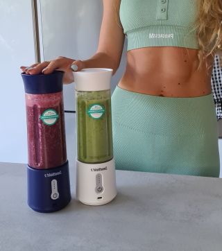 🥤 Začni deň plný energie so SmoothieJet 2! Naša nová verzia prenosného mixéra ti umožní pripraviť si čerstvé smoothie...